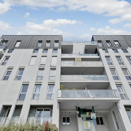 Chic Apartment With Superb View Of The Eiffel Tower Saint-Denis  Exterior photo